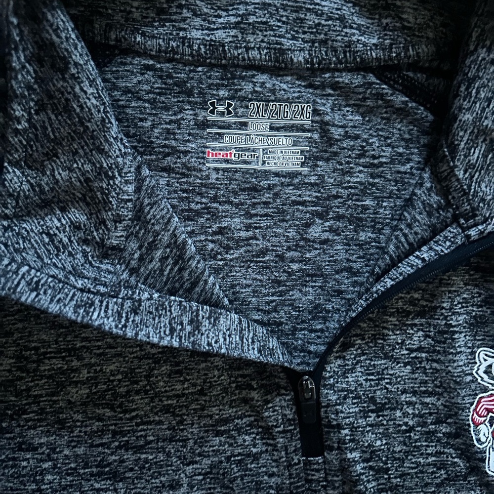 Under Armour Wisconsin Badgers Grey and Red Quarter Zip Pullover Men’s Size XXL - Picture 5 of 6